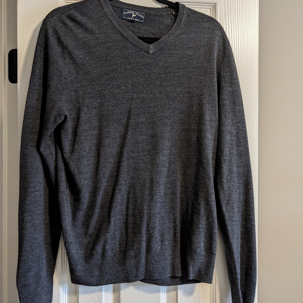 Harbor Island men's charcoal grey sweater, size Medium